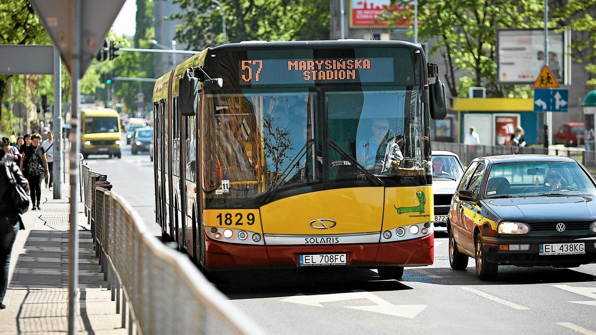 Zmieniono rozkład jazdy nocnego autobusu N6. Taką decyzję podjęło łódzkie MPK. Nowy czas odjazdu jest korzystny dla pasażerów - informuje Radio Łódź.