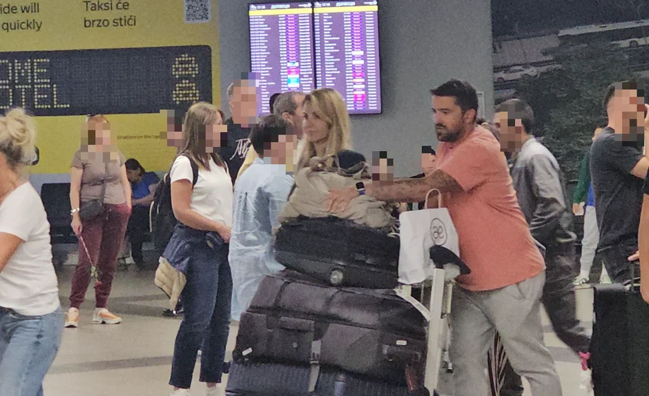 Janko i Biljana na aerodoromu