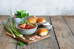 Pyszny obiad na środę. Podajemy przepis, Ty gotujesz. Barszcz czerwony zabielany