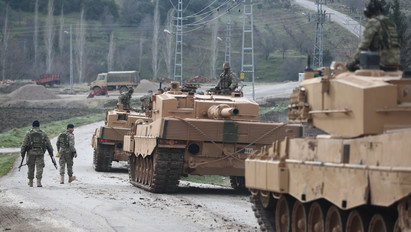 Bevonultak a török tankok Szíriába