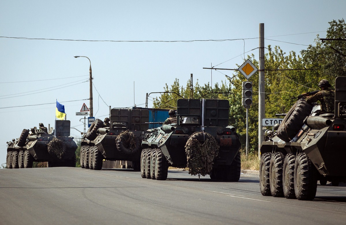 Kolumna ukraińskich transporterów