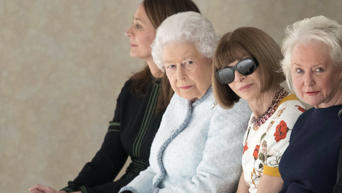 Królowa Elżbieta II podziwiała pokazy w towarzystwie Anny Wintour 
