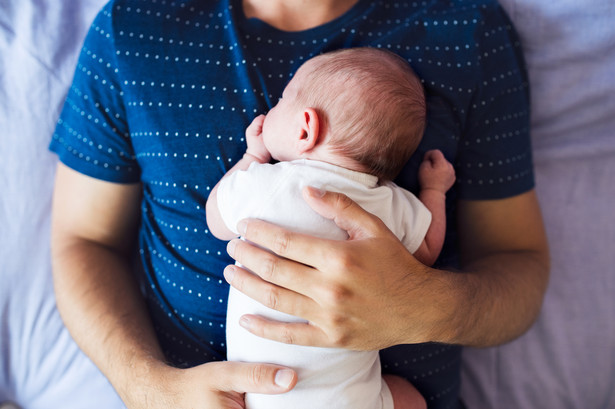 Urlop ojcowski przysługuje mężczyznom w ciągu 12 miesięcy po urodzeniu się dziecka