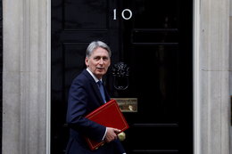 Philip Hammond claims there are 'no unemployed people' in the UK