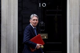 Philip Hammond claims there are 'no unemployed people' in the UK