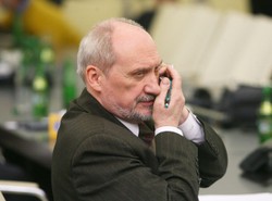 Macierewicz: Rosyjskie materiały ze śledztwa są sfałszowane