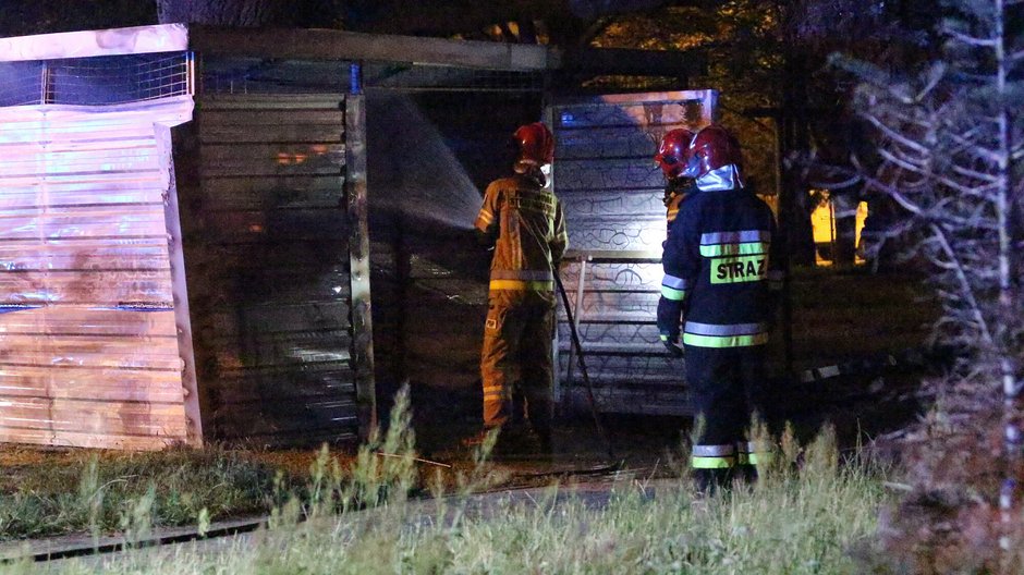 Wrocław, Biskupin. Pożart wiaty śmietnikowej. 26 lipca 2022 r.