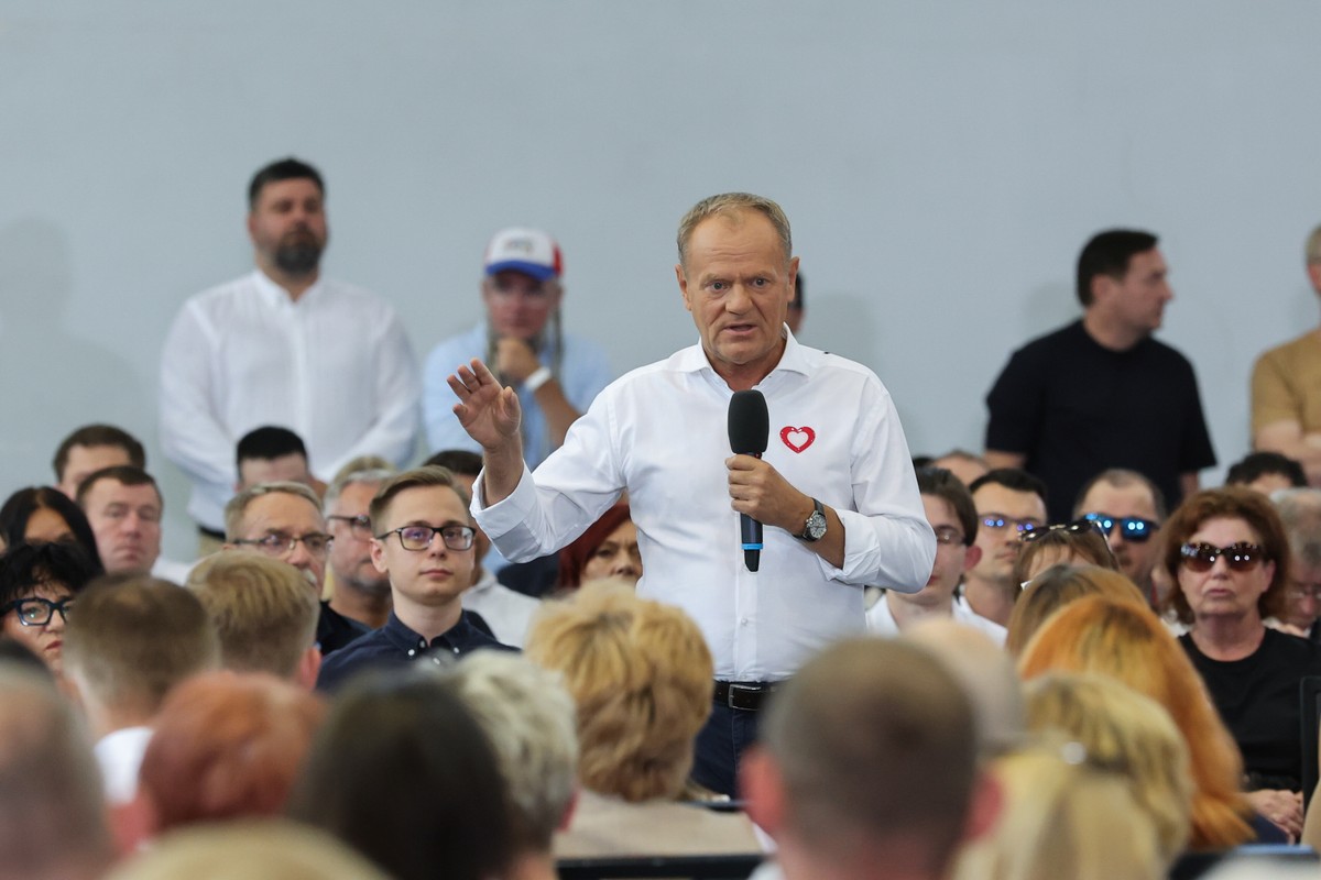 Donald Tusk na spotkaniu z mieszkańcami Pabianic. Ostrzega, że Polska i Europa muszą być gotowe na różne zdarzenia w ciągu dwóch lat