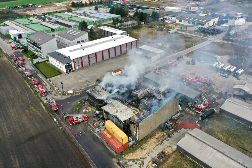 Pożar hali produkcyjnej w Studzienicach