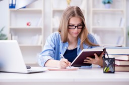 Matura 2024: Jakie były tematy wypracowań z polskiego w poprzednich latach?