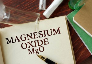 Magnezijum oksid je neorganska so magnezijuma, formirana sa jonima magnezijuma i kiseonika