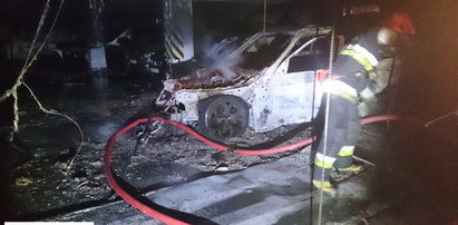 Spłonęły samochody w podziemnym garażu