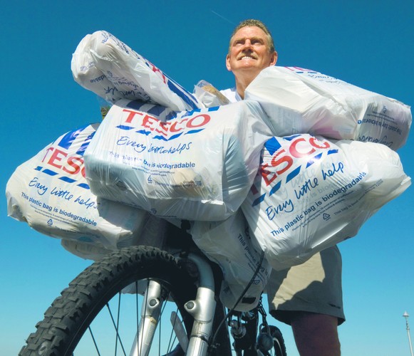 W ciągu ostatnich tygodni w Brukseli osiągnięto czasowe porozumienie co do zadłużenia Grecji, w Mińsku wytyczono mapę drogową w związku z sytuacją na Ukrainie, zaś w Genewie osiągnięto wstępnie zgodę z irańskimi negocjatorami w sprawie programu atomowego Iranu. Szwadrony dyplomatów rozwiązywały jeden kryzys dyplomatyczny za drugim. Pojawił się jednak problem Rosji i Krymu. Swoje zdanie na ten temat coraz mocniej akcentować zaczęły Stany Zjednoczone.<br>
<a href='http://forsal.pl/artykuly/857065,konflikt-wojskowy-z-rosja-wchodzi-w-gre-zobacz-na-co-szykuja-sie-stany-zjednoczone.html' style='color: blue'>Konflikt wojskowy z Rosją wchodzi w grę? Zobacz, na co szykują się Stany Zjednoczone</a>
http://forsal.pl/artykuly/857065,konflikt-wojskowy-z-rosja-wchodzi-w-gre-zobacz-na-co-szykuja-sie-stany-zjednoczone.html
<br><br>
Biznes skierował swoje oczy w kierunku brytyjskiej sieci Tesco, która od miesięcy nie może poradzić sobie z poprawą wyników. Choć w Polsce Tesco radzi sobie stosunkowo dobrze, to i w naszym kraju nie obyło się bez konieczności zamknięcia kilku sklepów <br>
<a href='http://forsal.pl/artykuly/856202,dzis-tesco-zamknie-w-polsce-cztery-sklepy-nastepne-dwa-w-marcu.html' style='color: blue'>Dziś Tesco zamknie w Polsce cztery sklepy. Następne dwa w marcu</a>