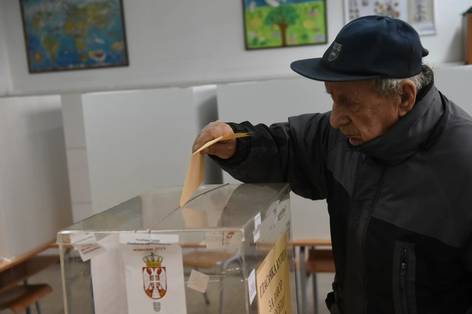 Građani Srbije izlaze na glasanje
