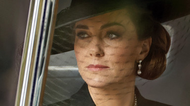 Księżna Kate założyła perłowy naszyjnik na pogrzeb Elżbiety II. To ważny symbol