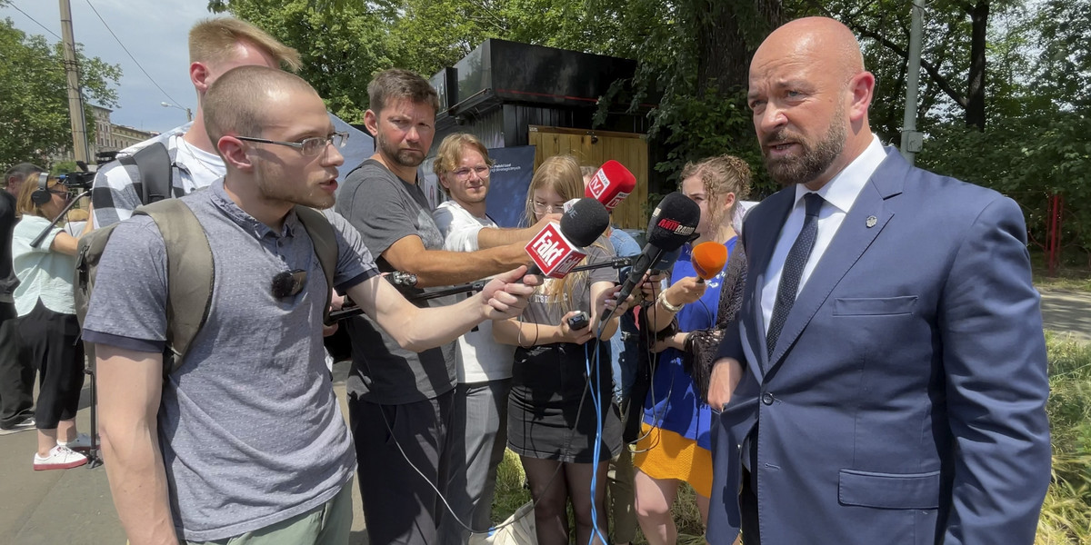 Prezydent Wrocławia Jacek Sutryk na dzisiejszej konferencji prasowej stwierdził, że TBS-ami zajmie się innym razem.