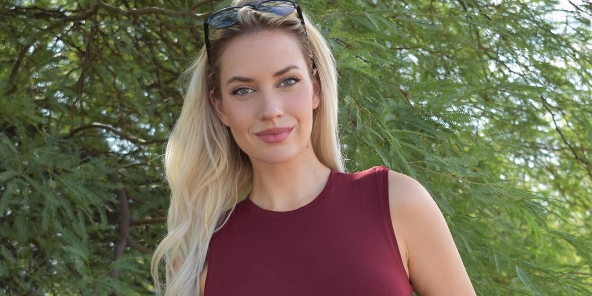 Paige Spiranac, była golfistka, najseksowniejszą żyjącą kobietą. 