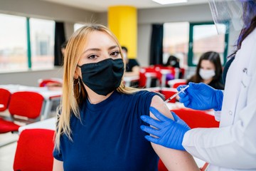 Negyedmillió Pfizer-vakcina érkezett Magyarországra