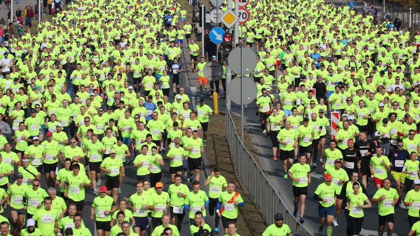 W niedzielę biegacze już po raz 10 wystartują w ramach „Biegnij Warszawo”. Towarzyszyć im będą uczestnicy marszu nordic walking