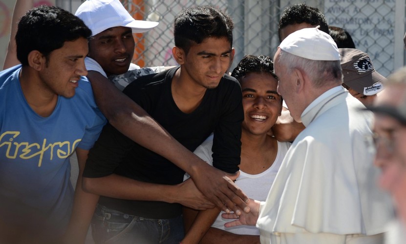 PAPIEŻ FRANCISZEK U UCHODŹCÓW NA LESBOS