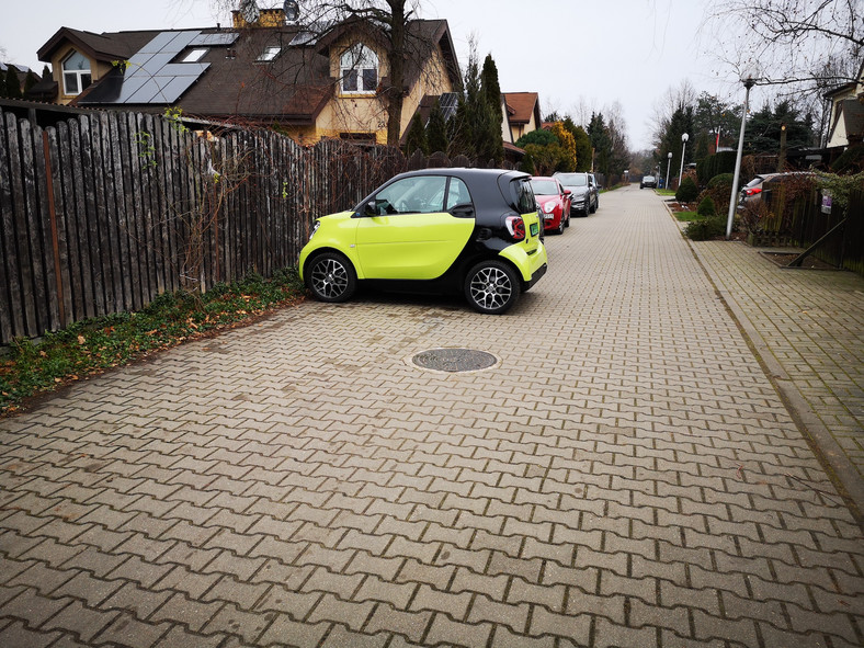 Smart Fortwo EQ: od biedy może stać w poprzek drogi