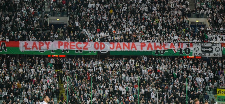 Kibice Legii Warszawa murem za Janem Pawłem II [FOTO]