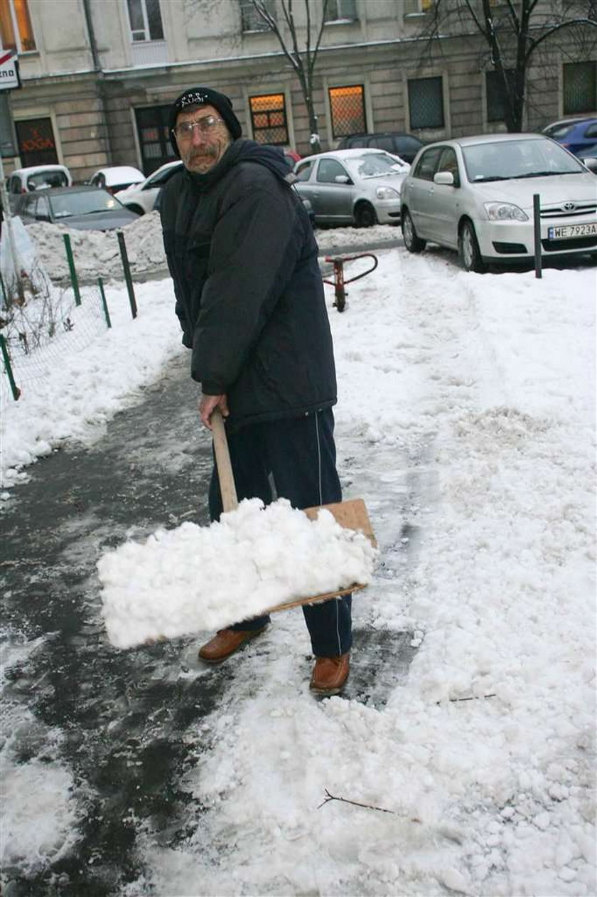 Muszę sam odśnieżać, by syn dojechał do szkoły!