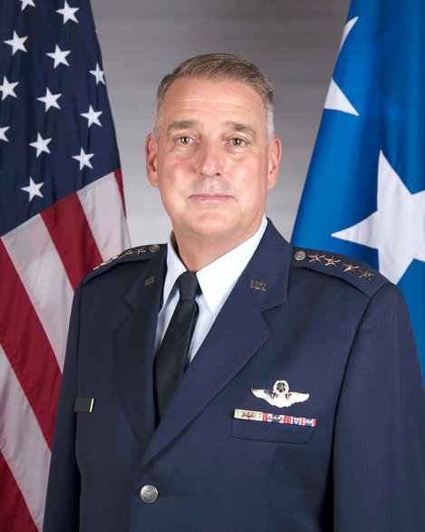 Gen. Minihan służy w US Army od 32 lat