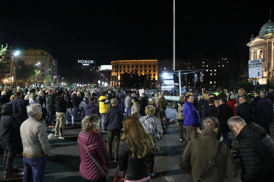 Protest dela opozicije ispred Skupštine Srbije