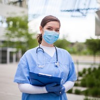 Kiszállási díj jár az orvosoknak az oltás "házhoz szállításáért"