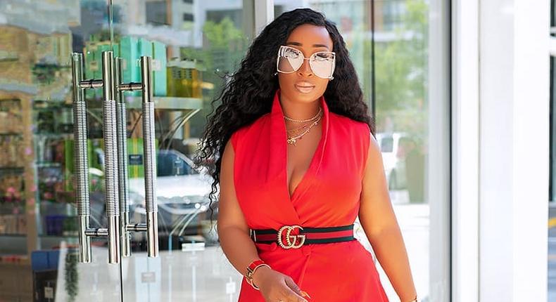 Red outfit ideas you can rock on Valentine's day [Instagram/ Chic Ama]