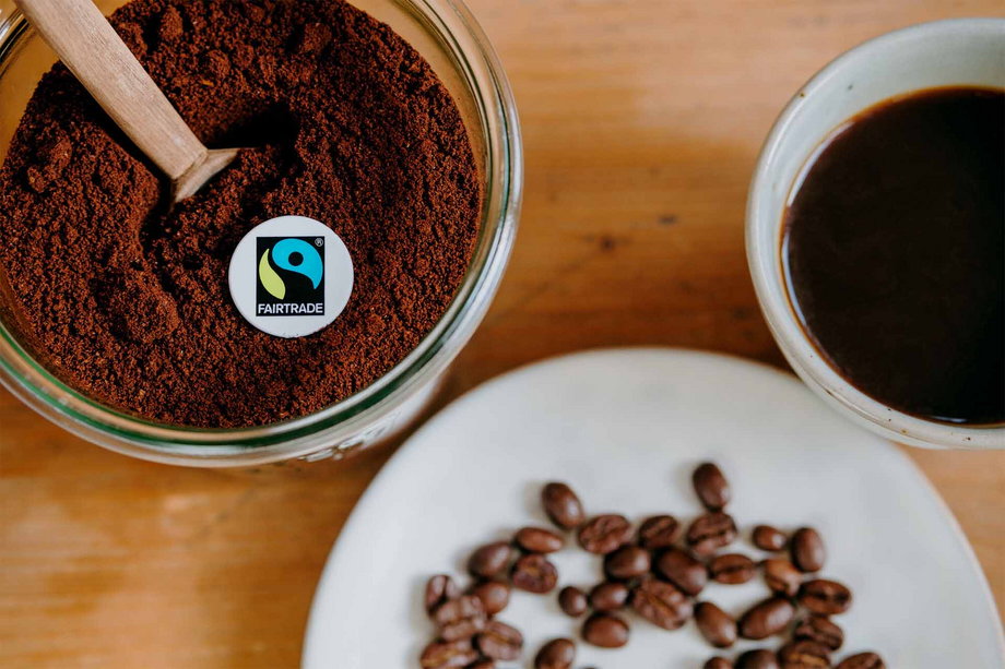 Znak FAIRTRADE na opakowaniu to informacja, że kawa została wyprodukowana z poszanowaniem praw człowieka i z troską o planetę. Foto: Ilkay Karakurt/Fairtrade