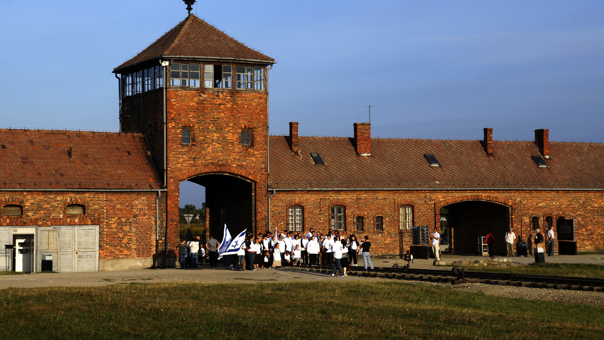 Już 31 państw potwierdziło udział w obchodach 70. rocznicy wyzwolenia niemieckiego obozu Auschwitz, które odbędą się 27 stycznia. W środę udział zapowiedziała m.in. delegacja Ukrainy z prezydentem Petro Poroszenko na czele – podało Muzeum Auschwitz.