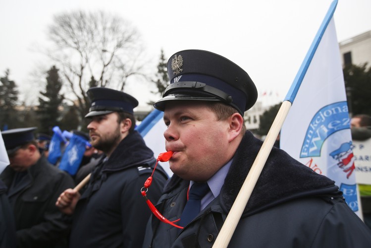 Pikieta mundurowych przed Sejmem