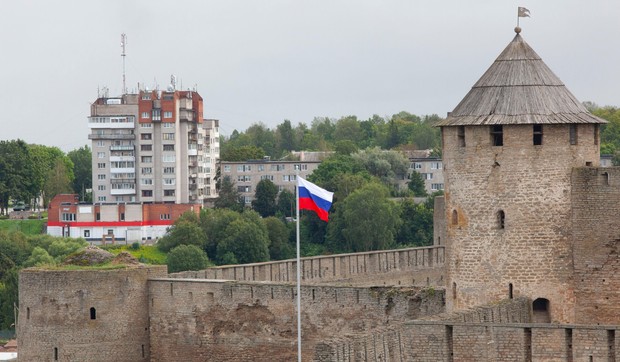Tvrđava Ivangorod na ruskoj strani, na samoj granici estonskog grada Narva sa Rusijom