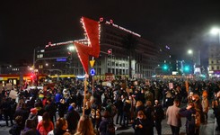 Warszawa: Policja użyła gazu pieprzowego wobec protestujących; doszło do bójek