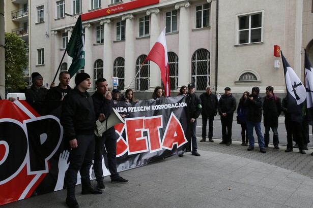 Manifestacja "STOP CETA", zorganizowana przez Obóz Narodowo-Radykalny w Warszawie.