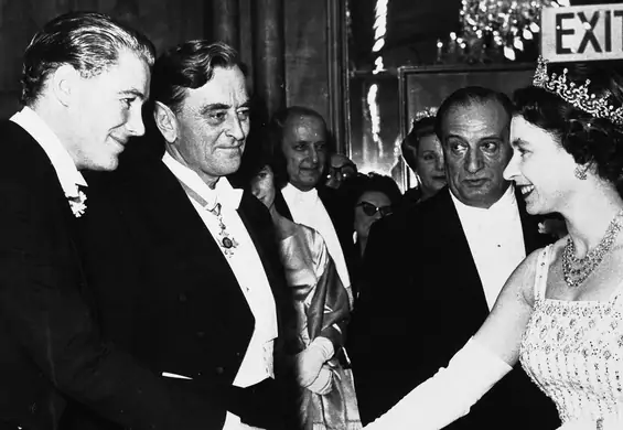 Księżniczka Beatrice pożyczyła na swój ślub suknię od królowej Elżbiety. To perełka z 1962 roku