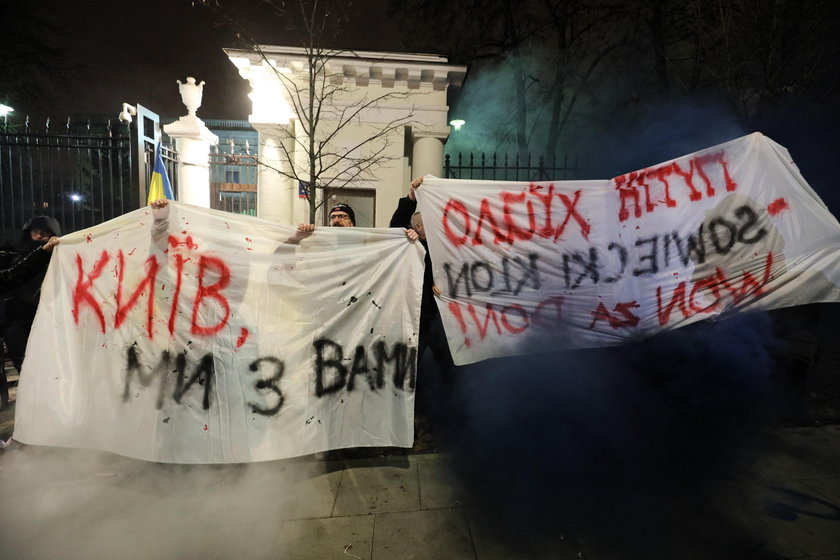 Antywojenna manifestacja pod ambasadą Rosji