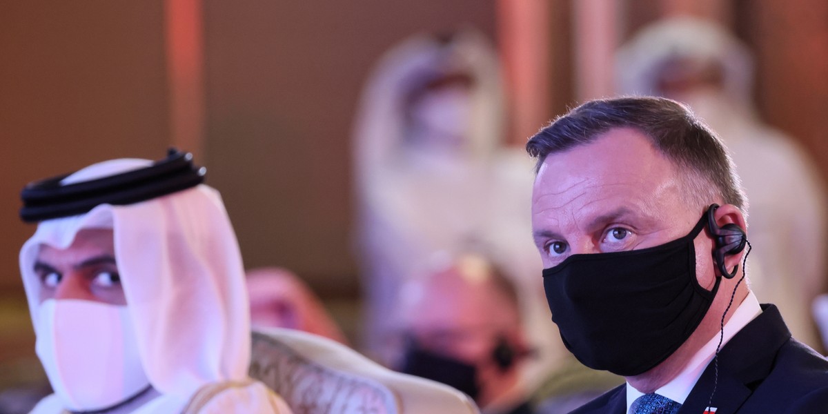 Premier Kataru szejk Chalid ibn Chalifa ibn Abd al-Aziz Al Sani oraz prezydent RP Andrzej Duda podczas uroczystego otwarcia Okrągłego Stołu Gospodarczego w Dosze