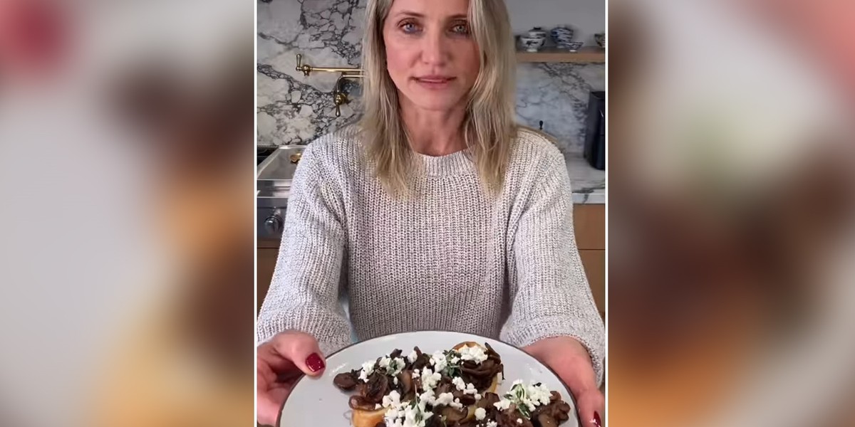 Cameron Diaz robi pyszne grzanki z grzybami i kozim serem.