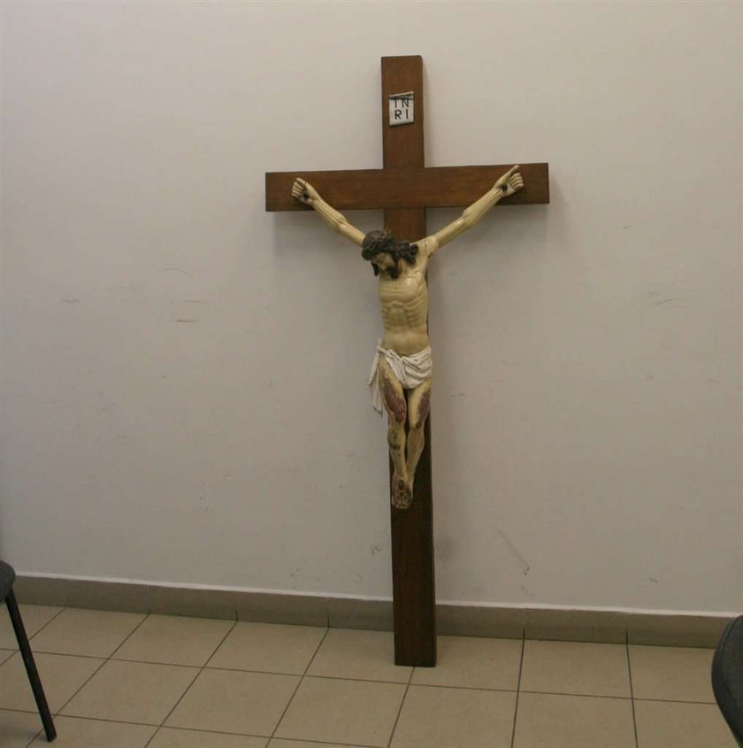 Ukradł krzyż z kościoła