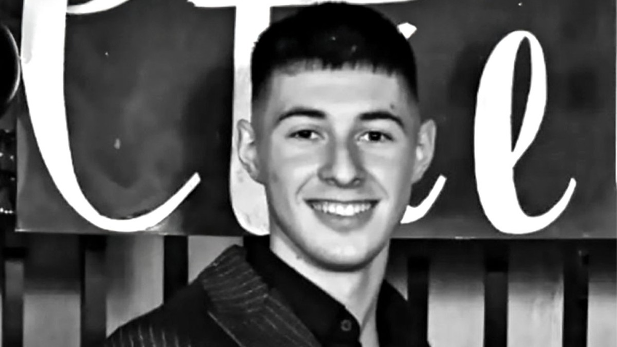 (Foto) Prijatelji i porodica se opraštaju od tragično preminulog mladića (18) iz Vranja