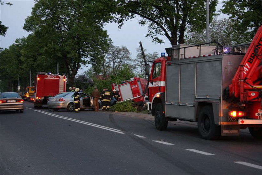 Wjechała pod wóz strażacki