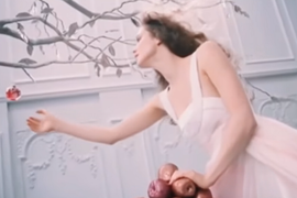 Bila je obožavana MODNA ZLATOKOSA, a onda su je našli MRTVU NASRED ULICE: Ime joj se našlo na spisku najpoznatijeg HOLIVUDSKOG MAKROA i među članicama SEKTE