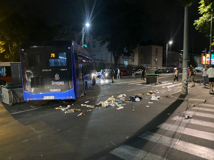 Protest Beograd  bačen suzavac