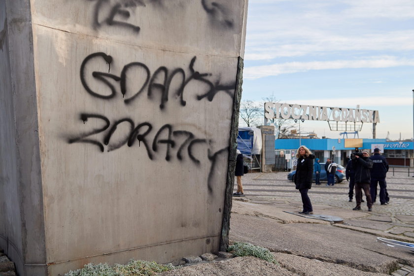 Zdewastowali pomnik Poległych Stoczniowców