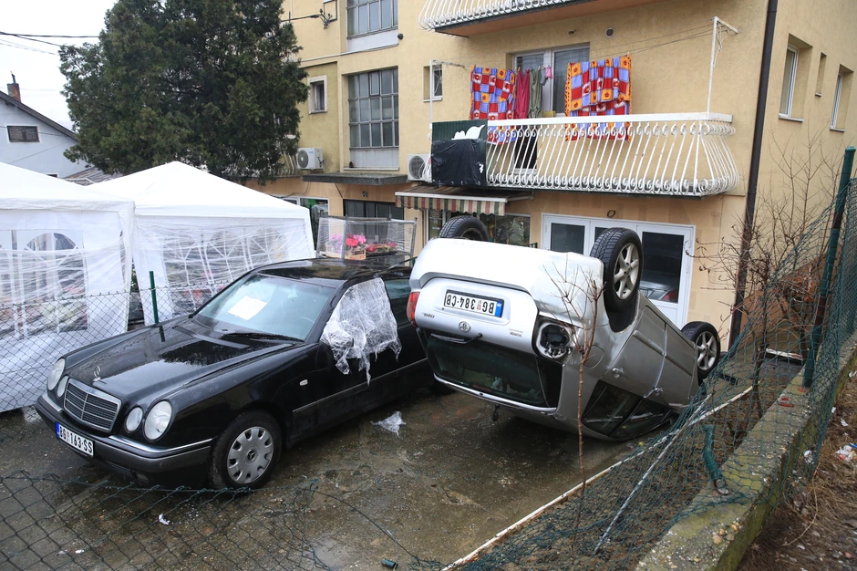 Zaustavio ga "mercedes" ispred kuće