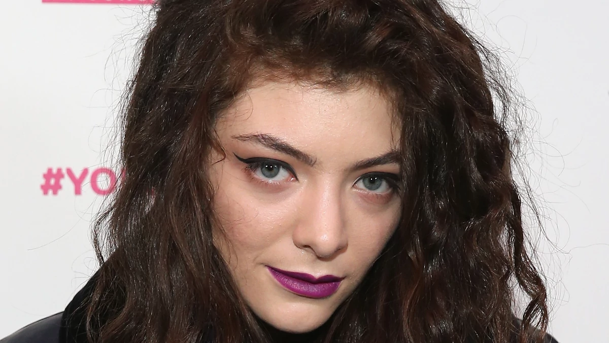 Lorde nagrała cover przeboju "Everybody Wants To Rule The World" formacji Tears For Fears. Nagranie trafi na ścieżkę dźwiękową filmu "Igrzyska śmierci: W pierścieniu ognia".