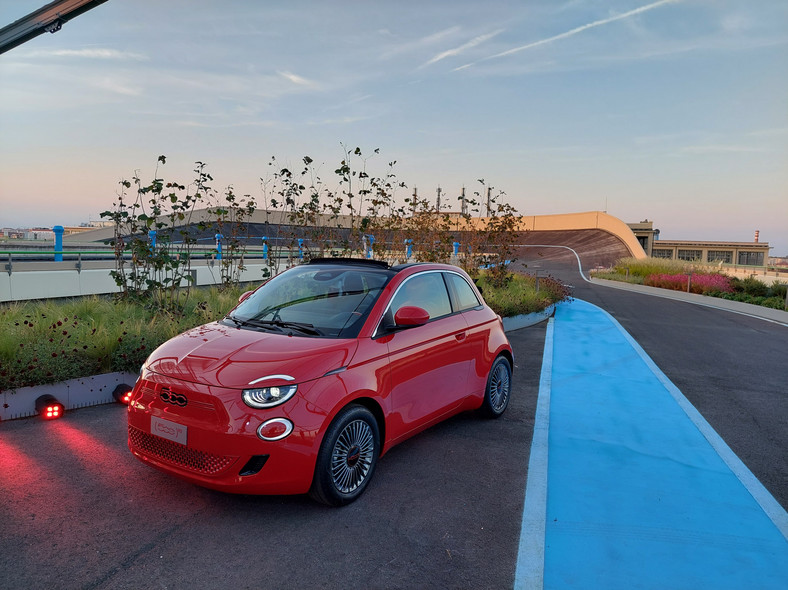 Fiat (500)RED premiera 2021